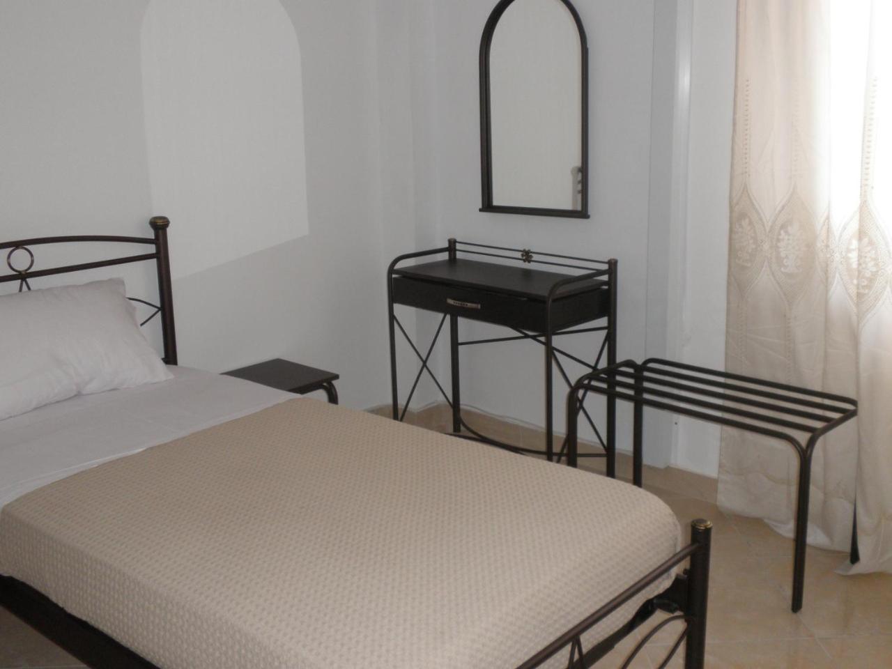 Nikolakakis Rooms Lavrio 外观 照片
