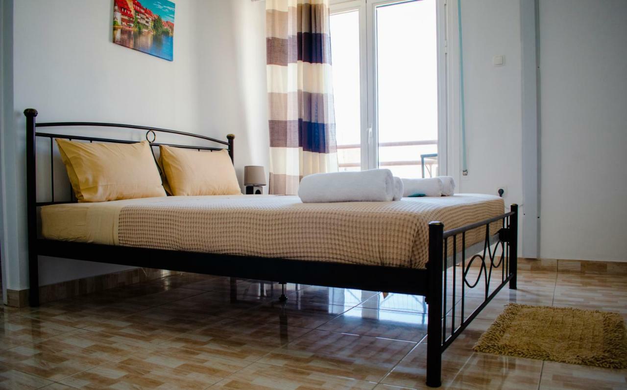 Nikolakakis Rooms Lavrio 外观 照片