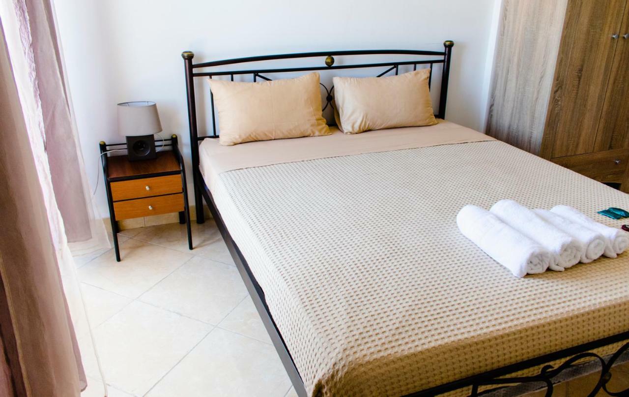 Nikolakakis Rooms Lavrio 外观 照片